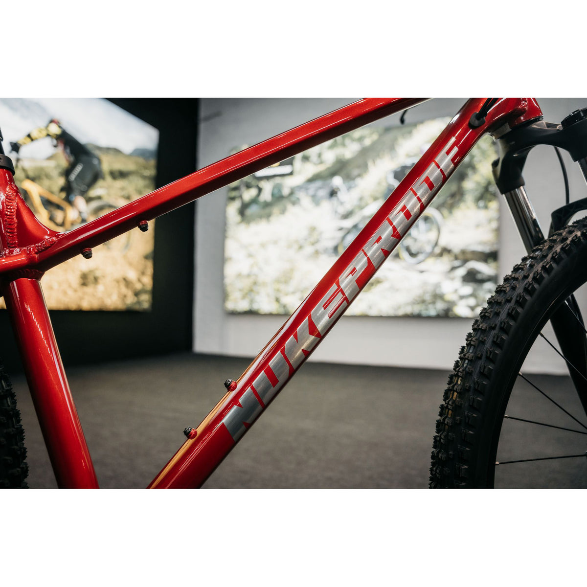 Tracker Comp 2027 Mountain Bike - Red