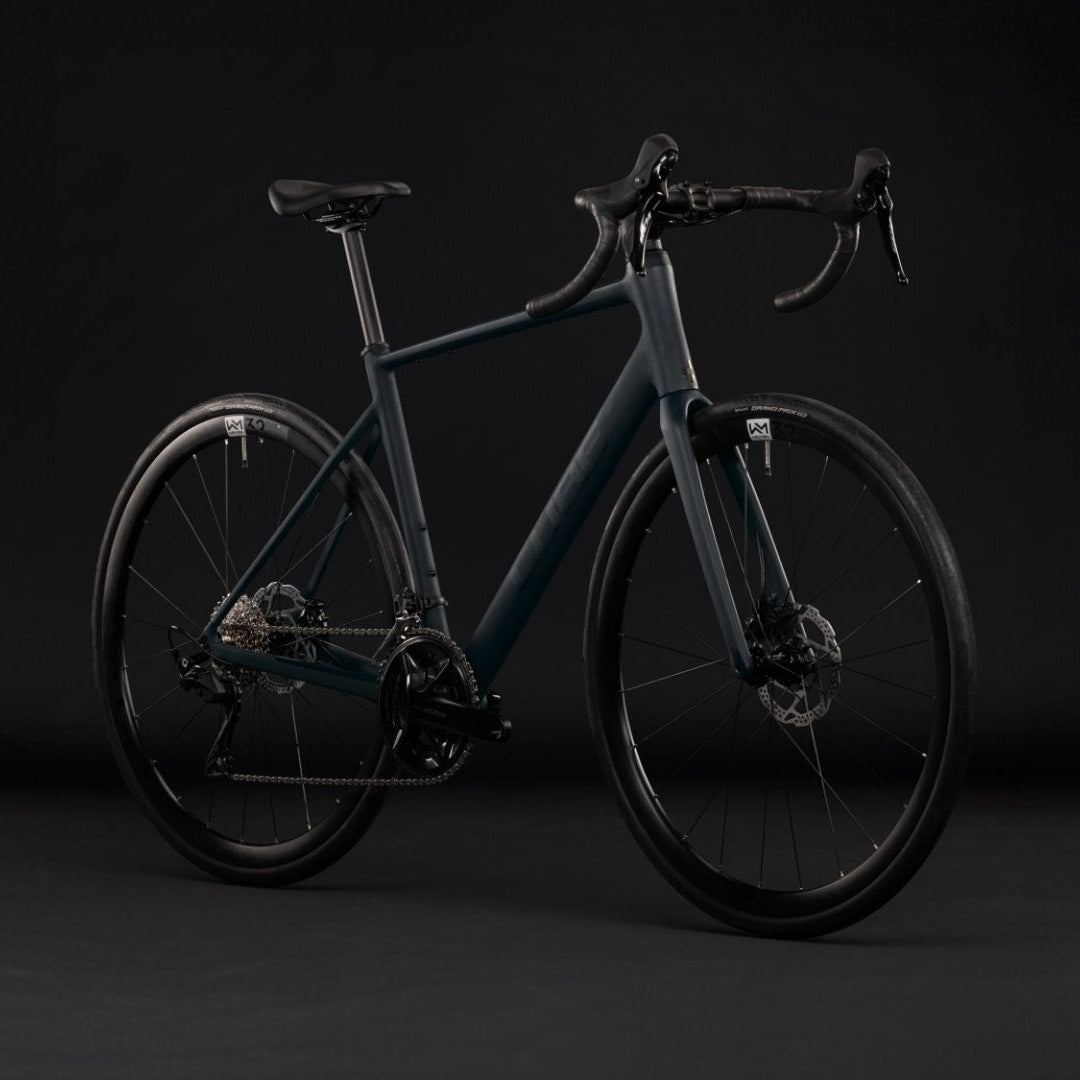 Attain SLX 2027 Road Bike - Black