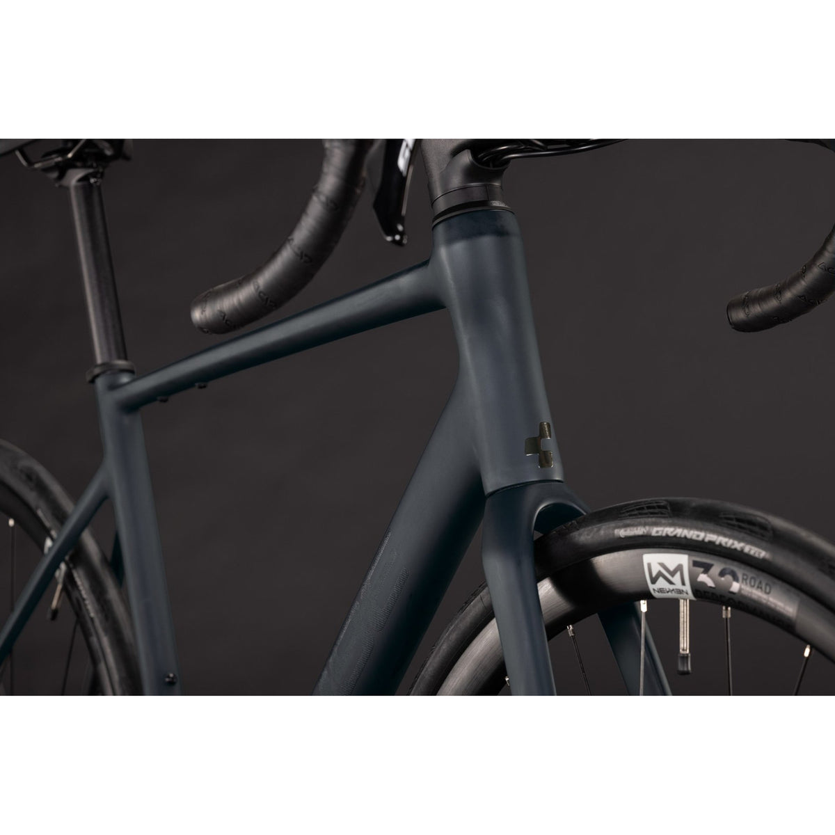 Attain SLX 2027 Road Bike - Black