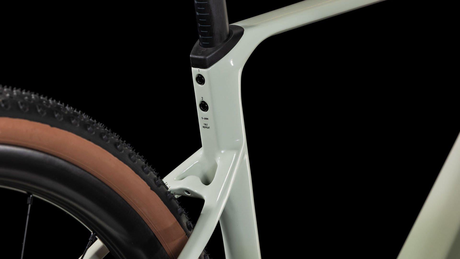 Nuroad C:62 EX Gravel Bike - White / Green