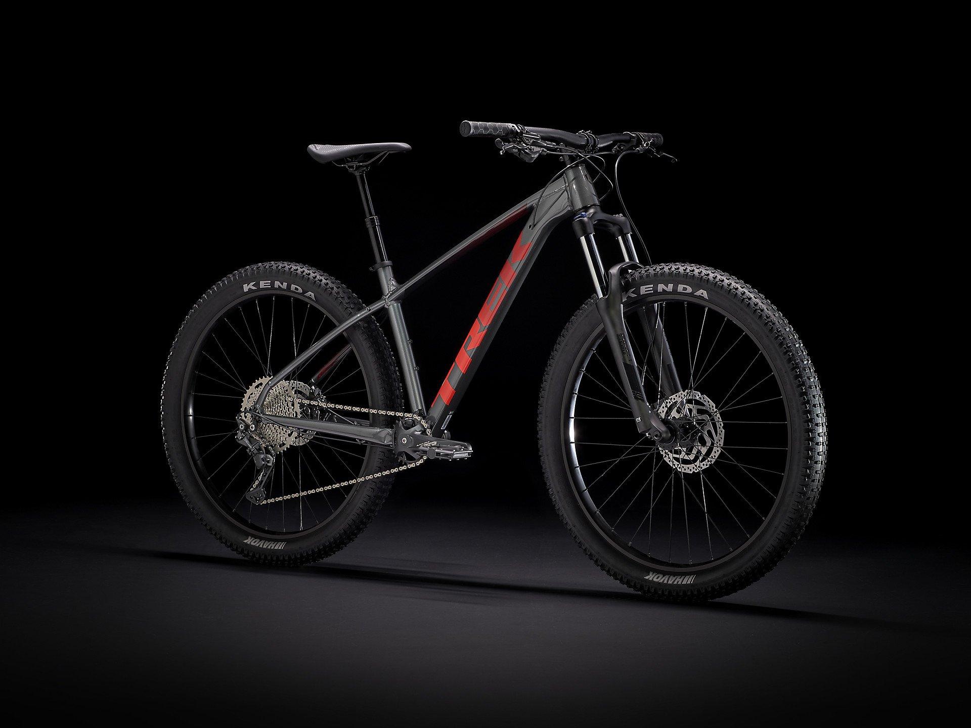Roscoe 6 - 2023 - Lithium Grey / Cobra Blood