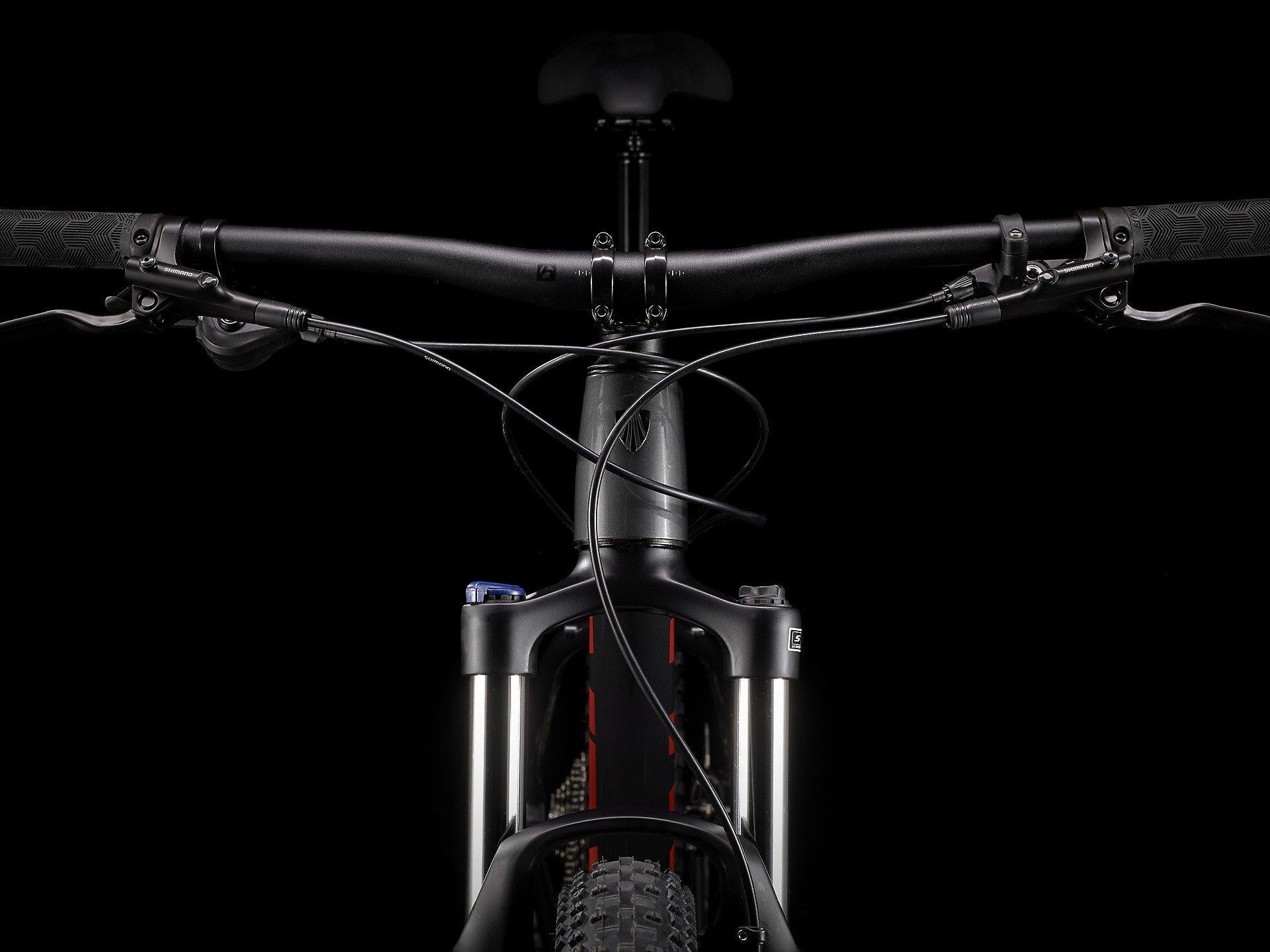 Roscoe 6 - 2023 - Lithium Grey / Cobra Blood