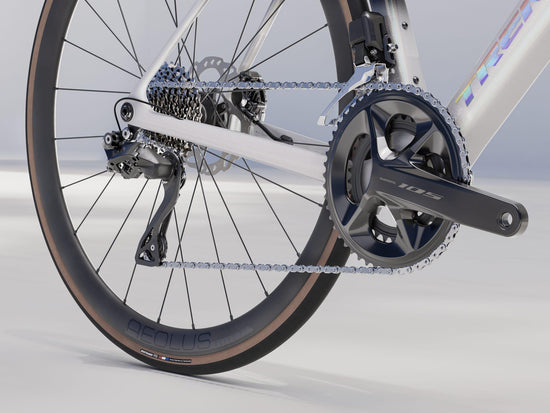 Madone SL 6 Gen 8 Road Bike - White