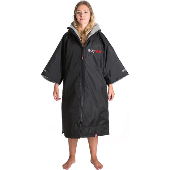 Advance Short Sleeve Dry Robe - Black/Grey