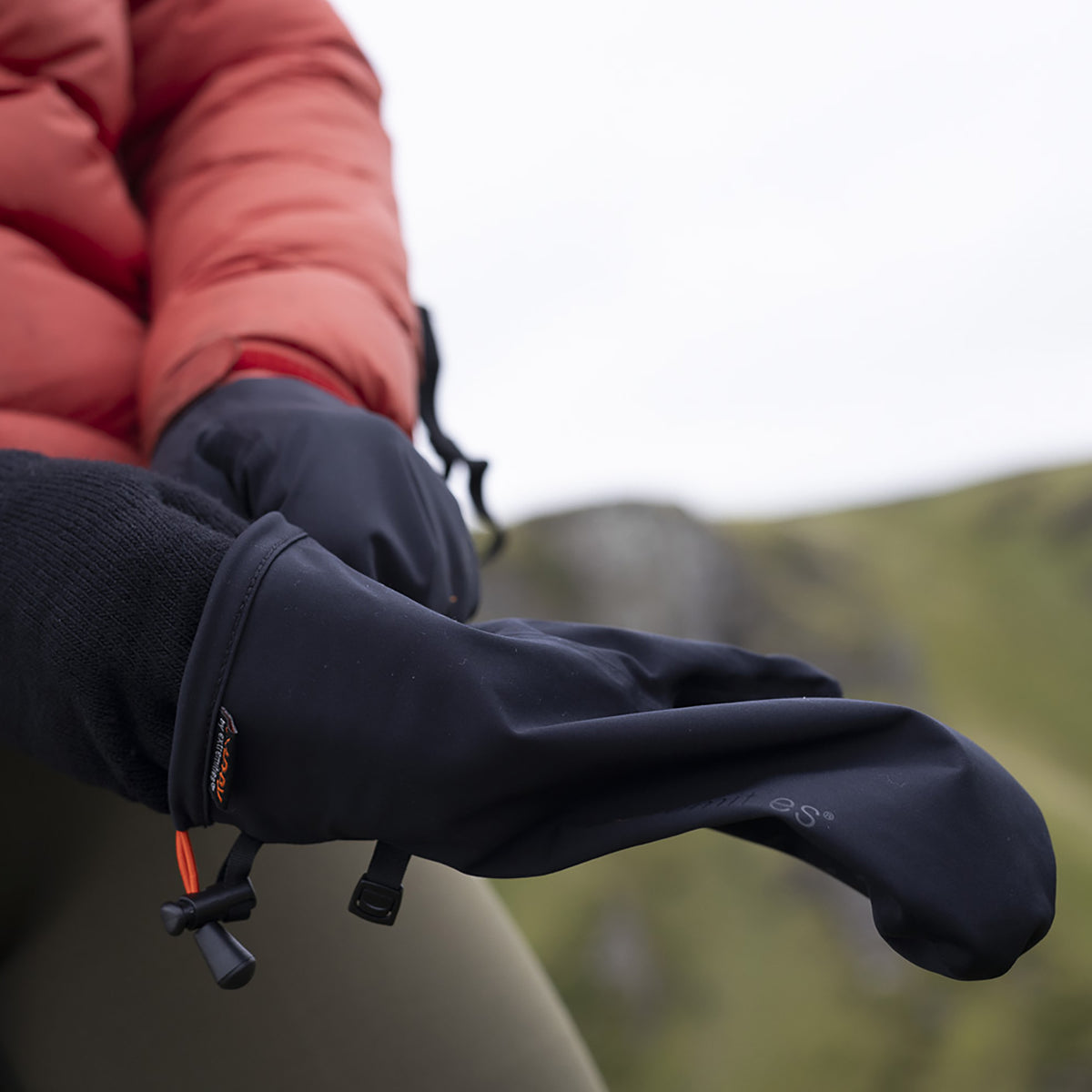 Unisex Monsoon Mitts - Black
