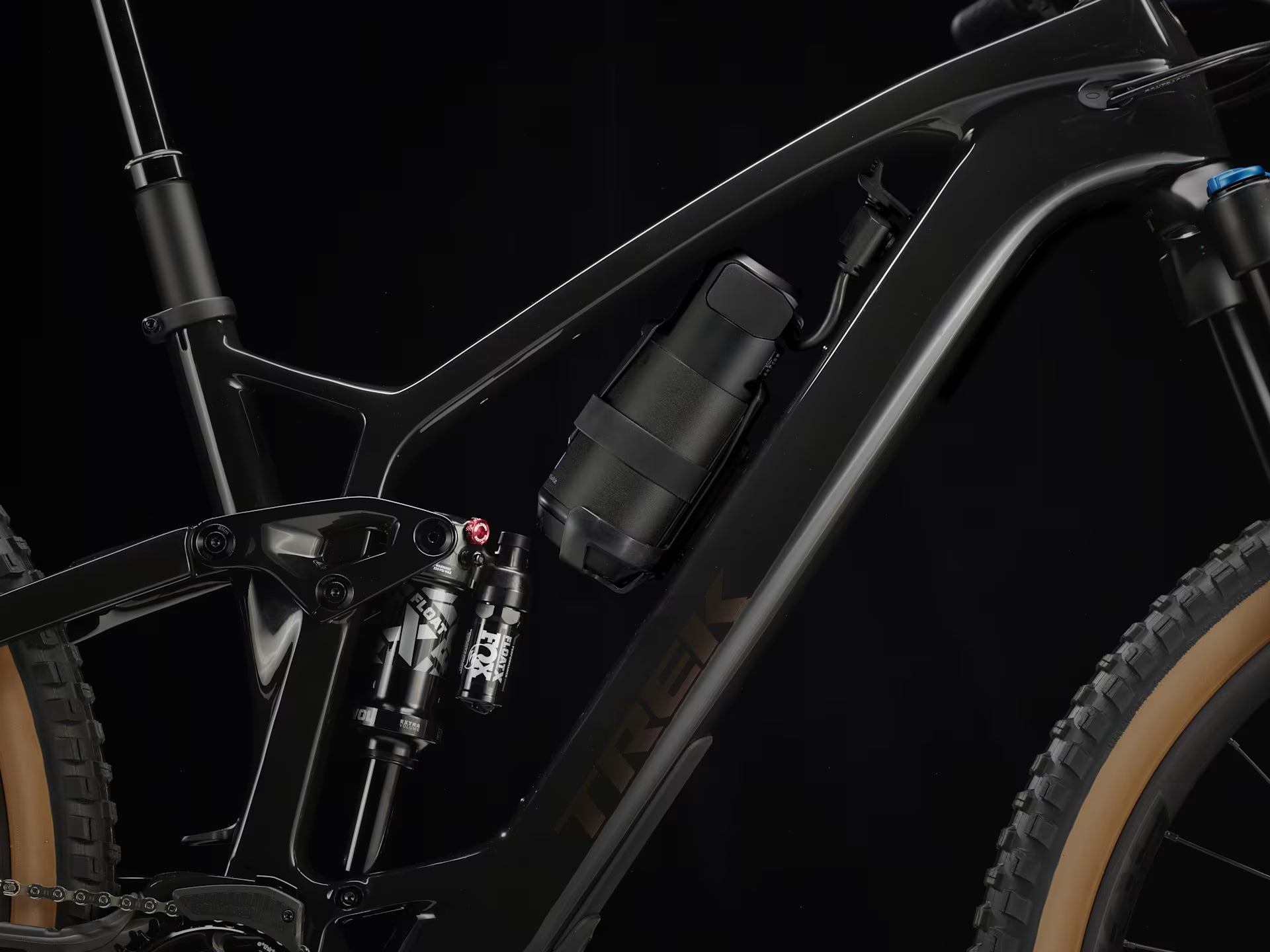 Fuel EXe 9.7 2024/25 Mountain E-Bike - Black / Grey