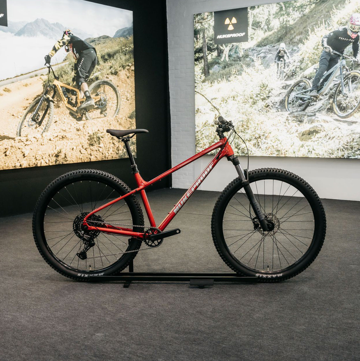 Tracker Comp 2027 Mountain Bike - Red