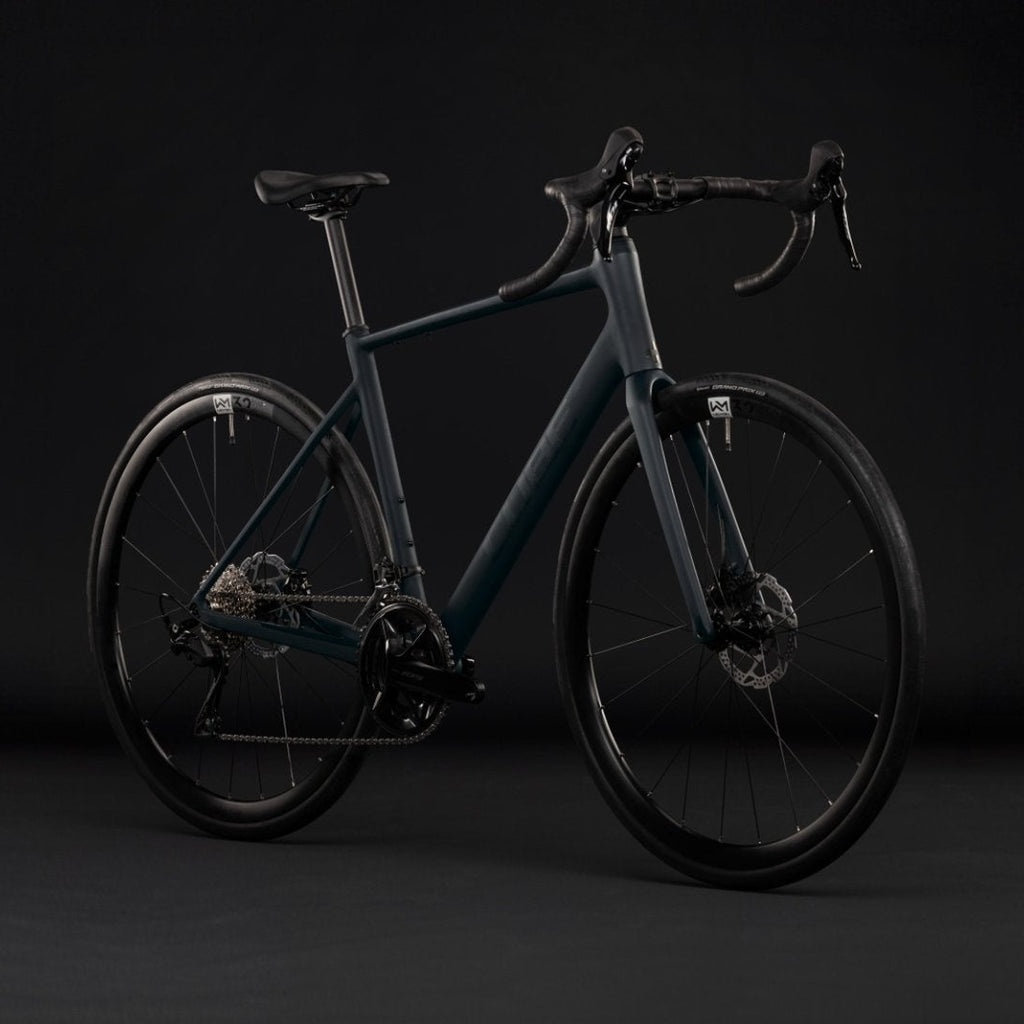 Attain SLX 2027 Road Bike - Black