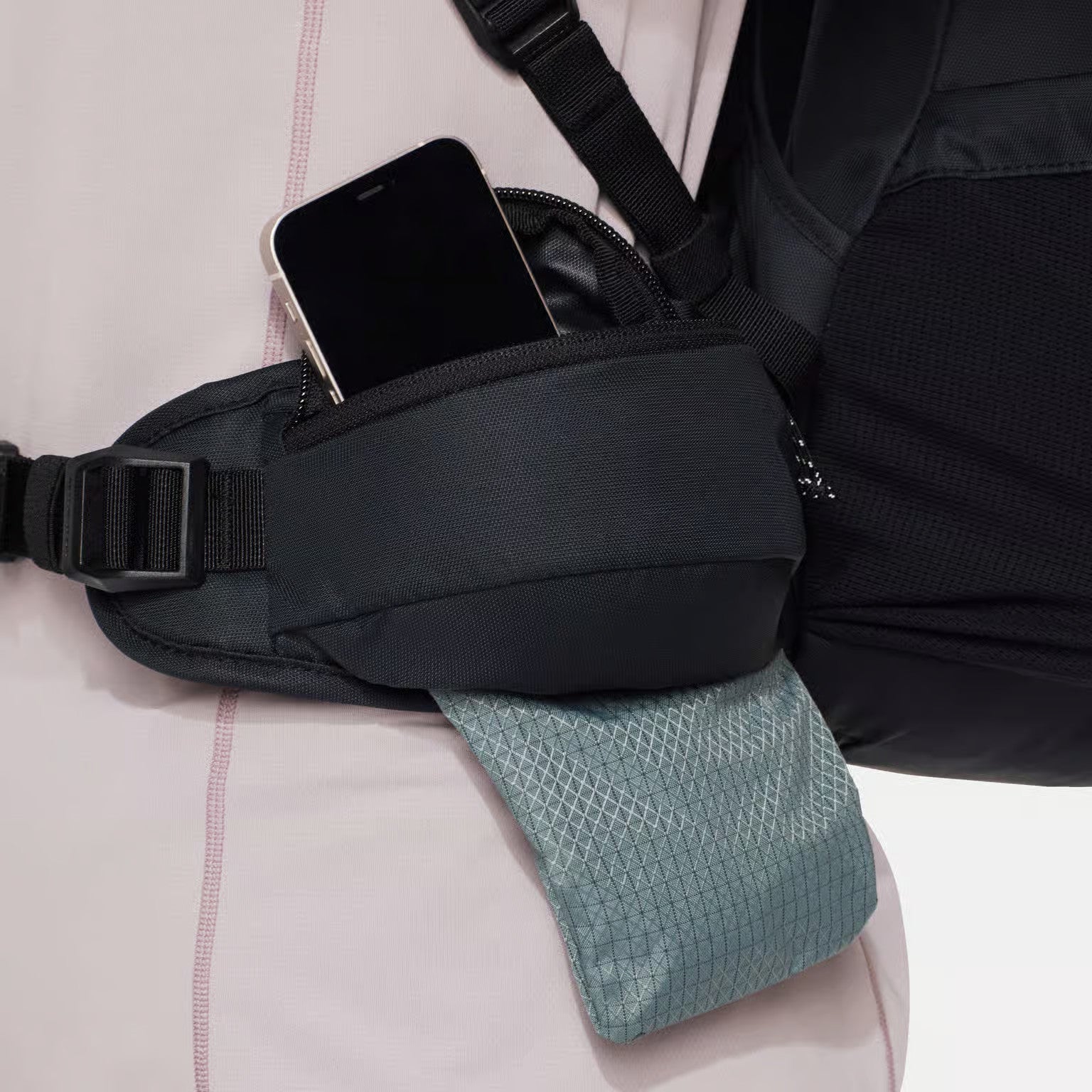 Women's Ducan 22 Backpack - Grey/ Black