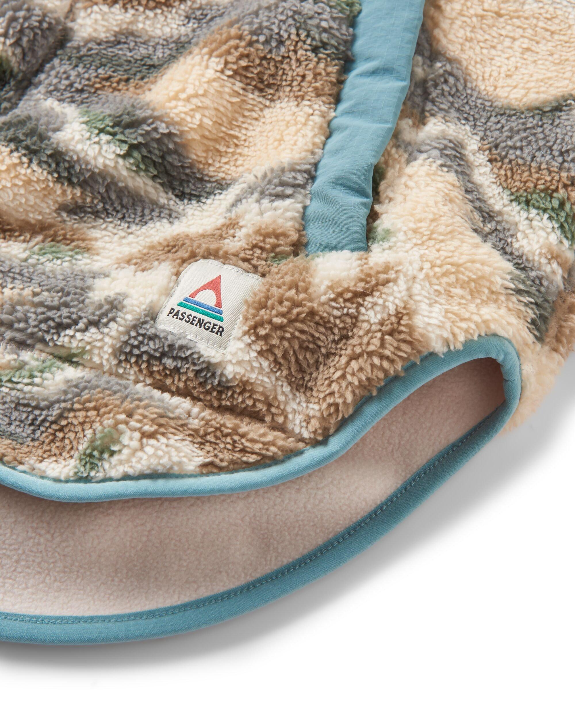 Women's Beaumont Sherpa Hooded Fleece - Cream / Blue