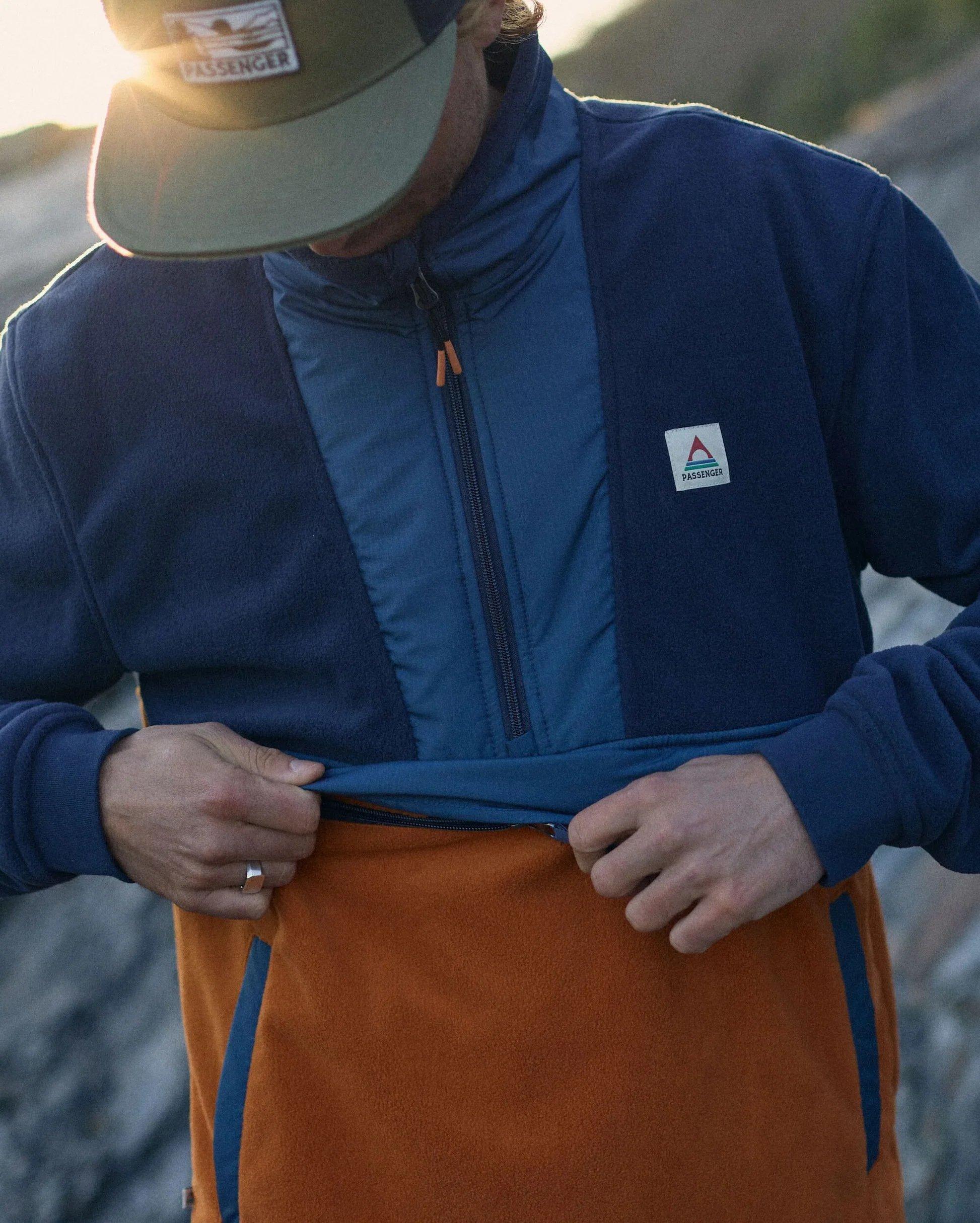 Men's Woodland Hoodless 1/2 Zip Fleece - Blue / Orange