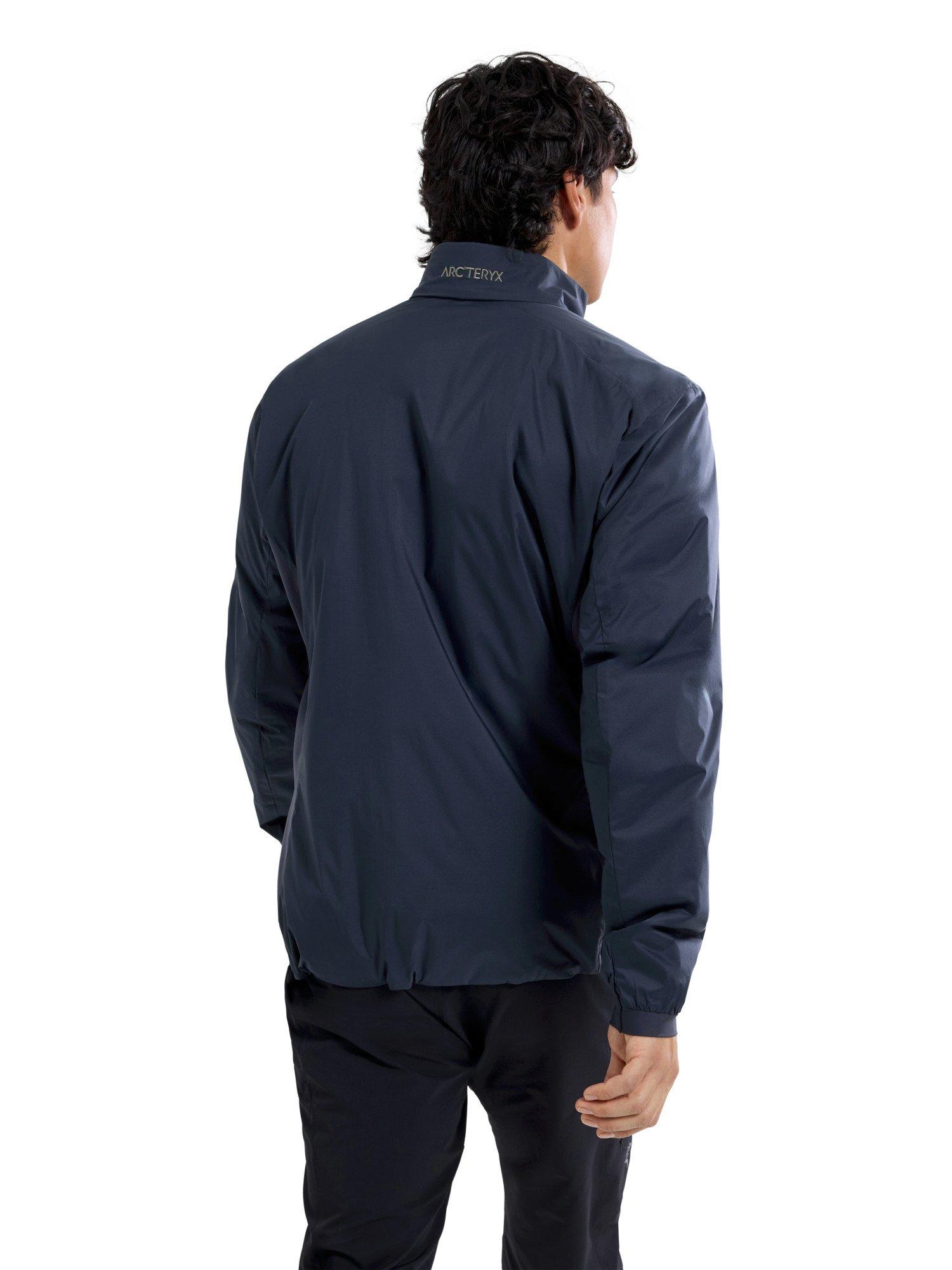 ARC'TERYX ネイビーフルジップジャケット Arc'teryx Men's Atom Jacket - Black Sapphire | Tiso