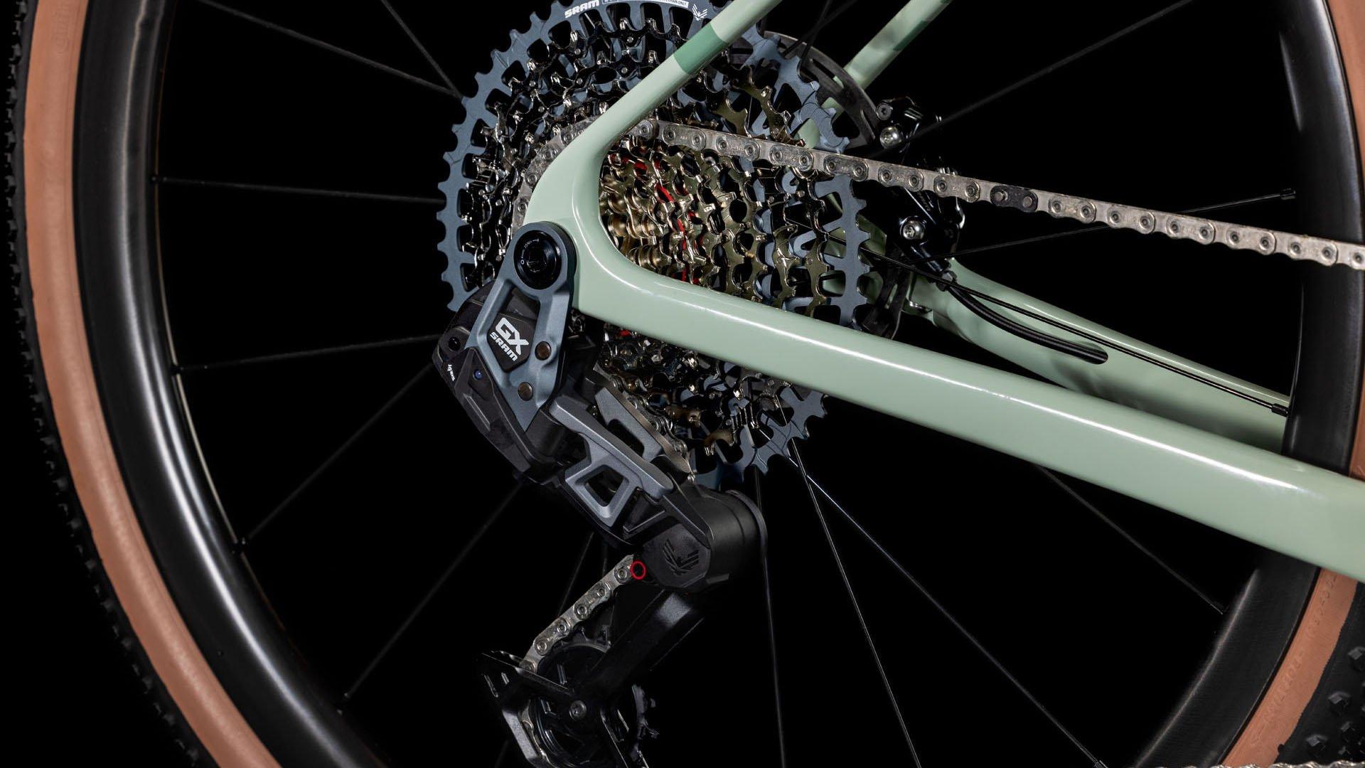 Nuroad C:62 EX Gravel Bike - White / Green