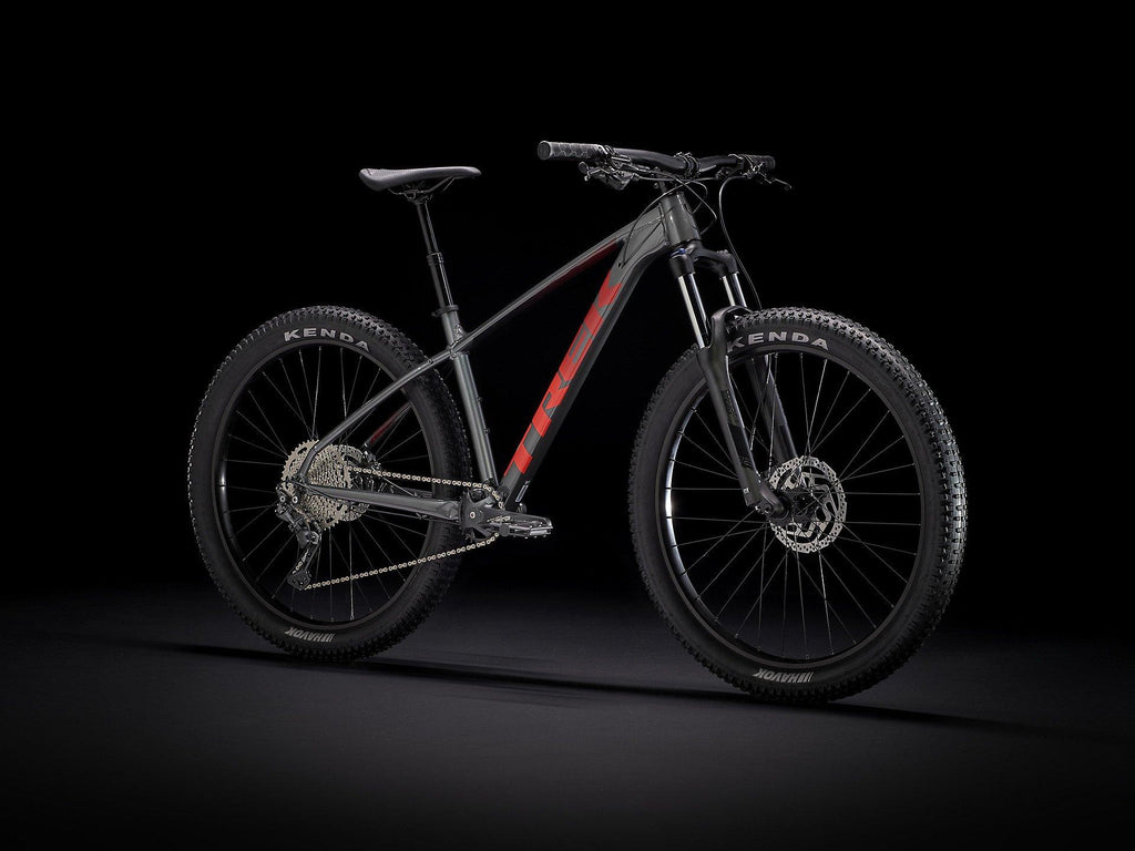 Roscoe 6 - 2023 - Lithium Grey / Cobra Blood