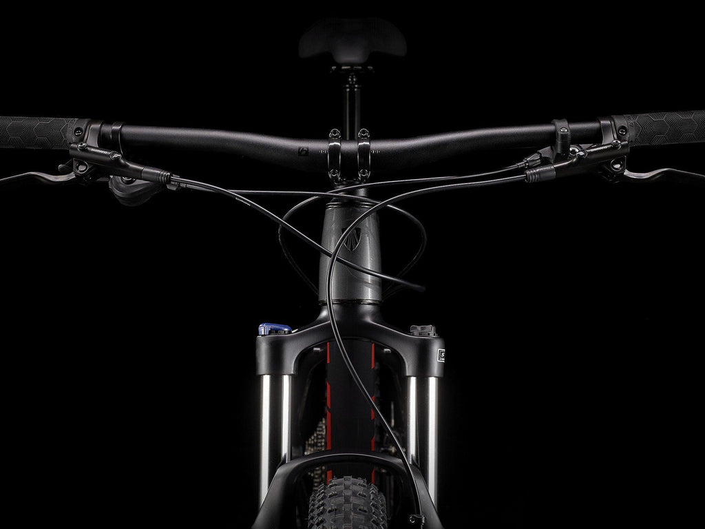 Roscoe 6 - 2023 - Lithium Grey / Cobra Blood