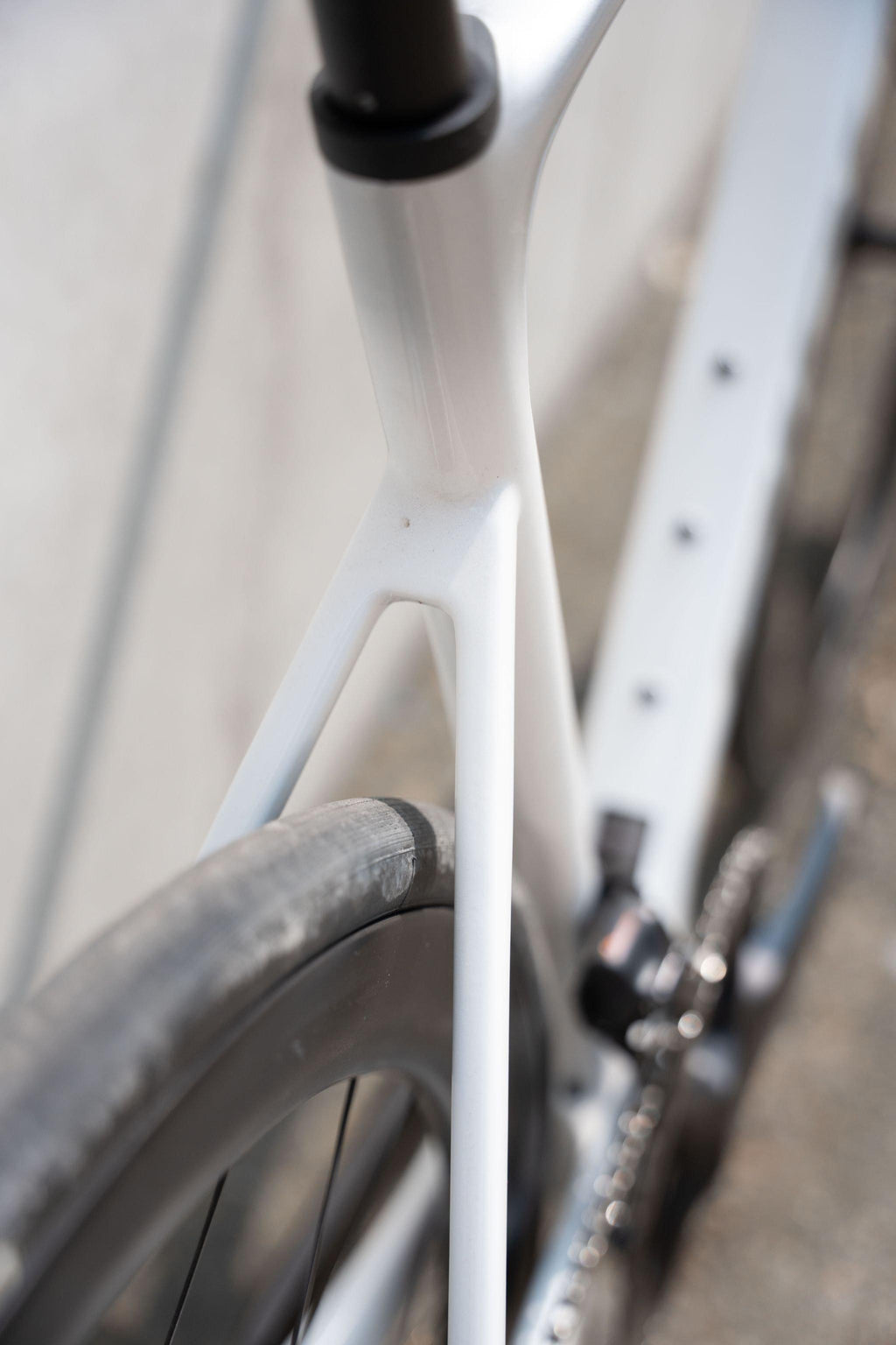 Falcn 105 Di2 Road Bike - White