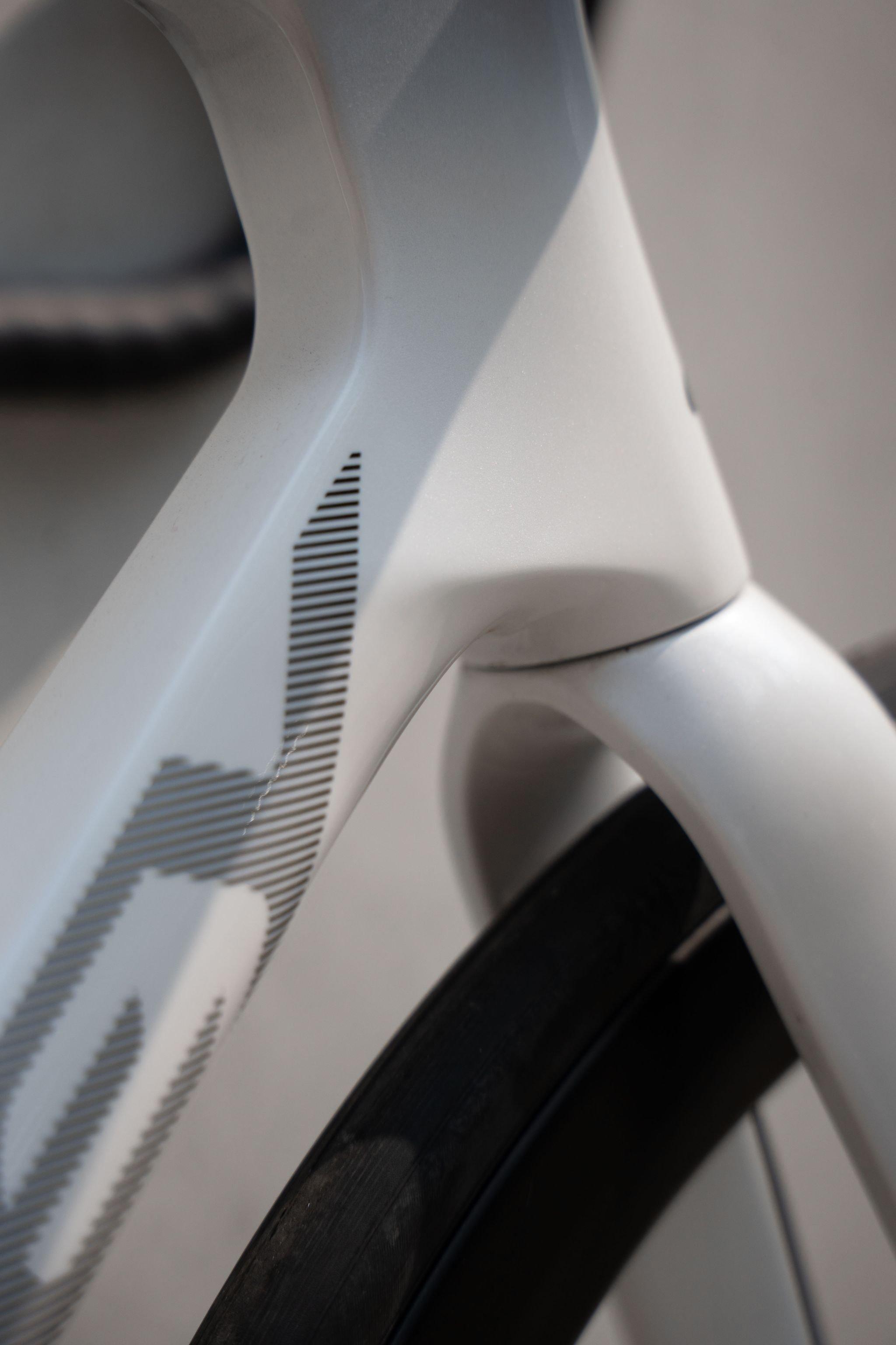 Falcn 105 Di2 Road Bike - White