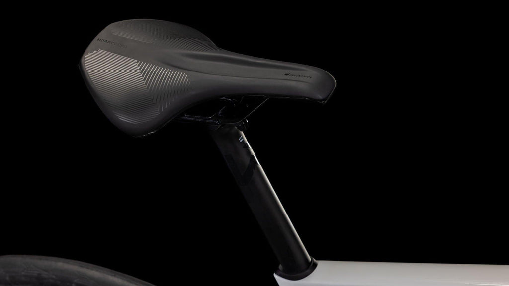 Attain C:62 SLX Road Bike - White