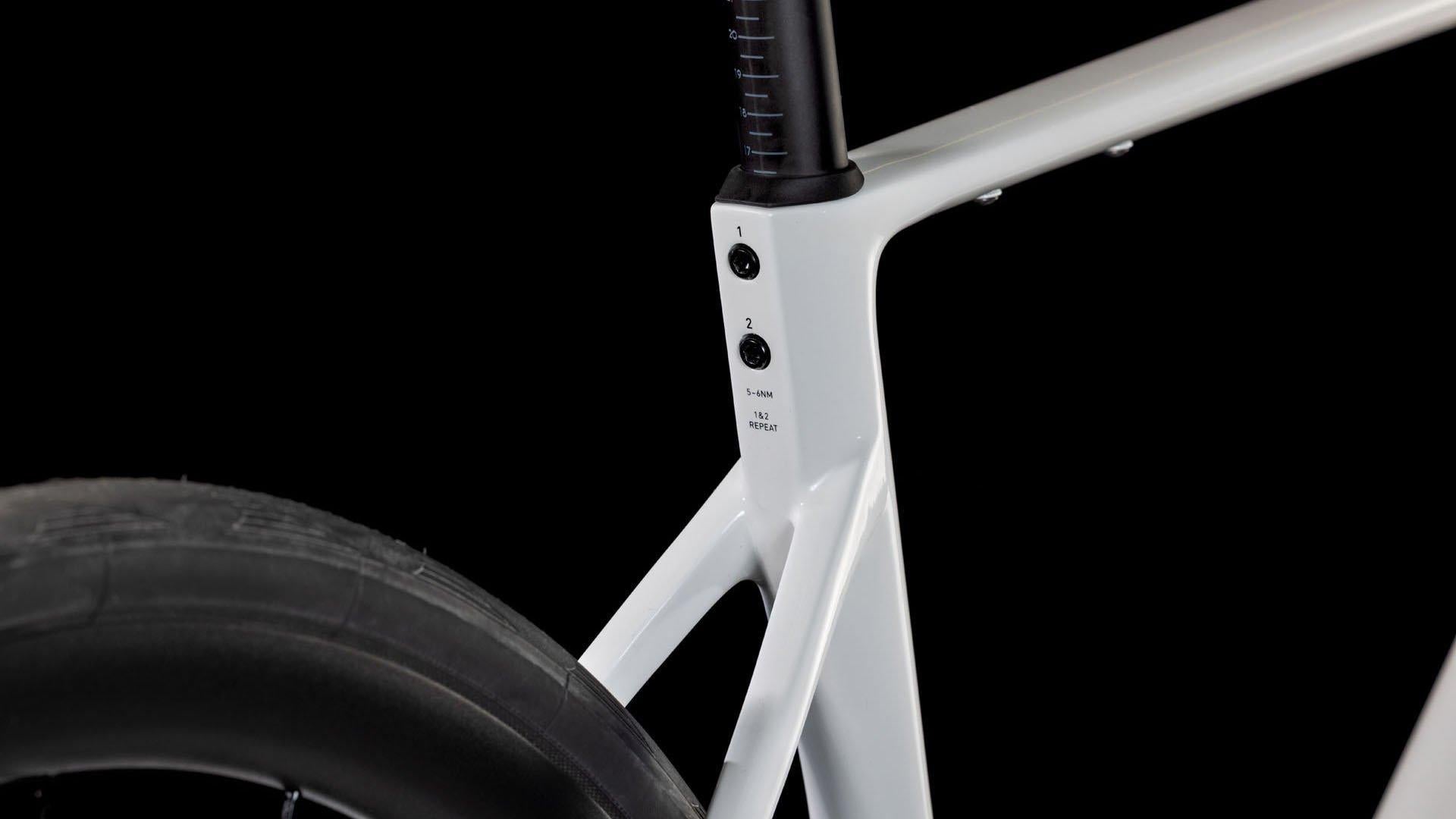 Attain C:62 SLX Road Bike - White