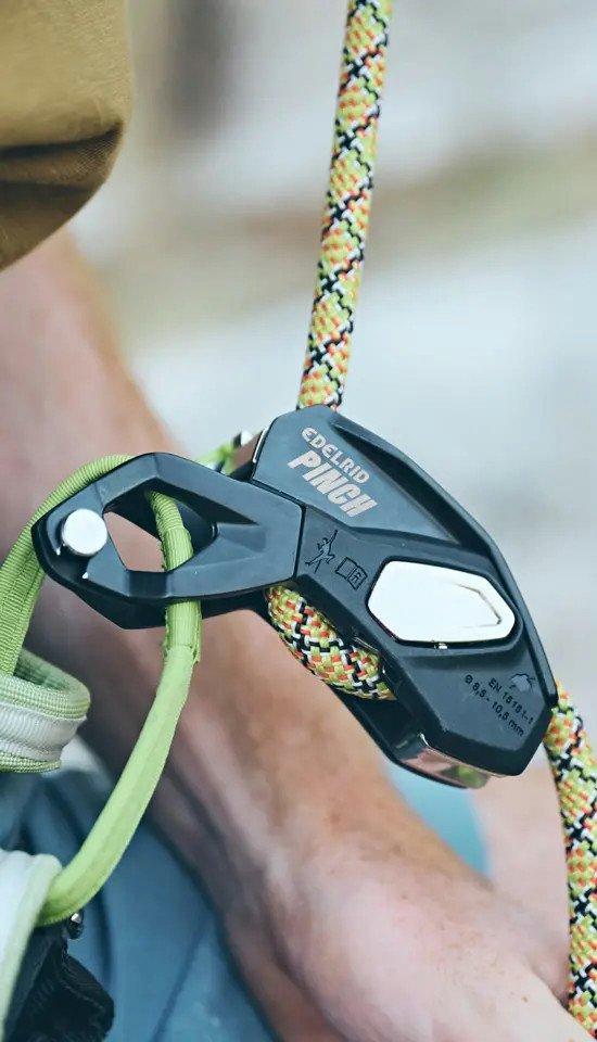 Pinch Belay Device - Green