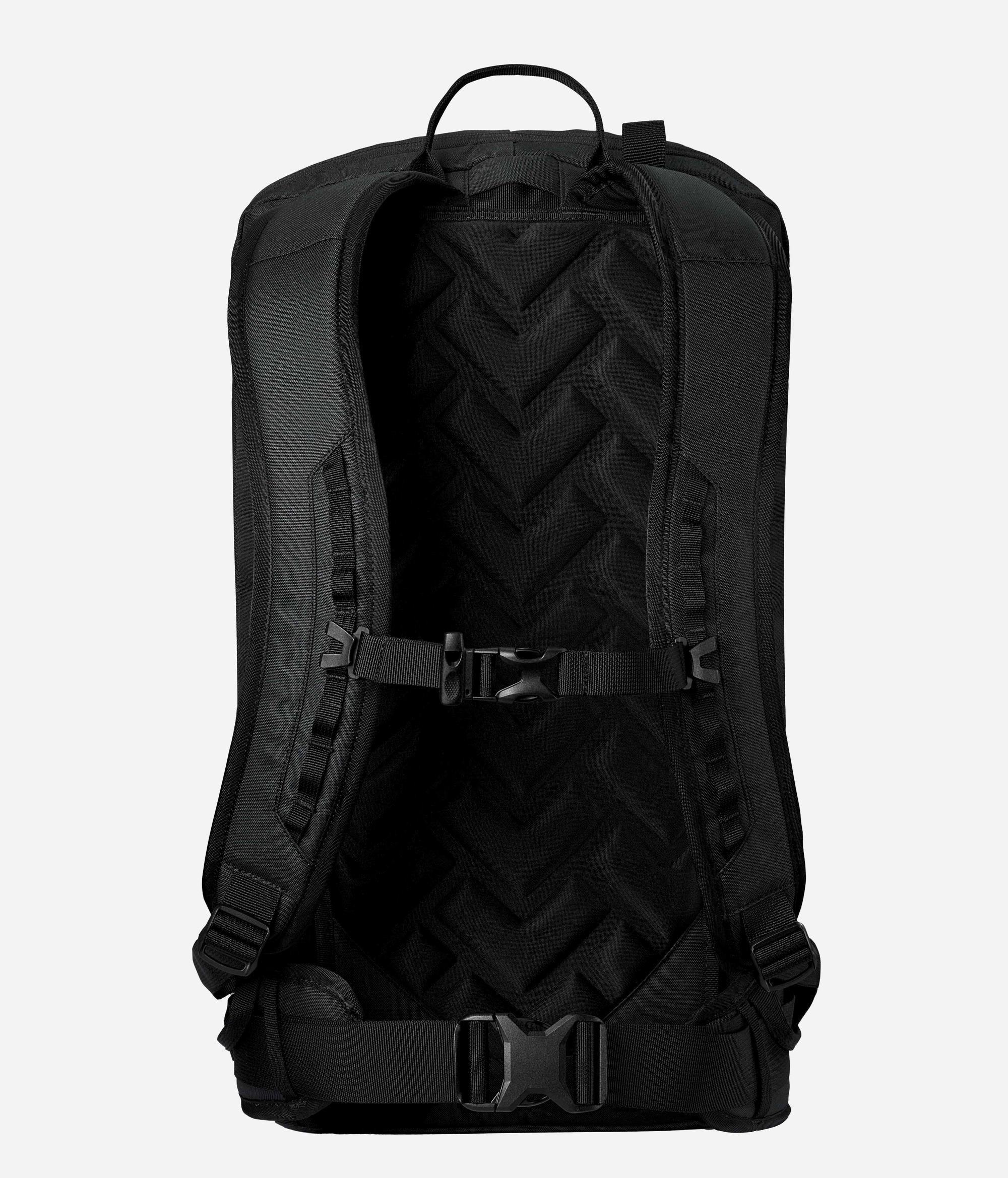 Dorsa 22L Backpack - Black / White