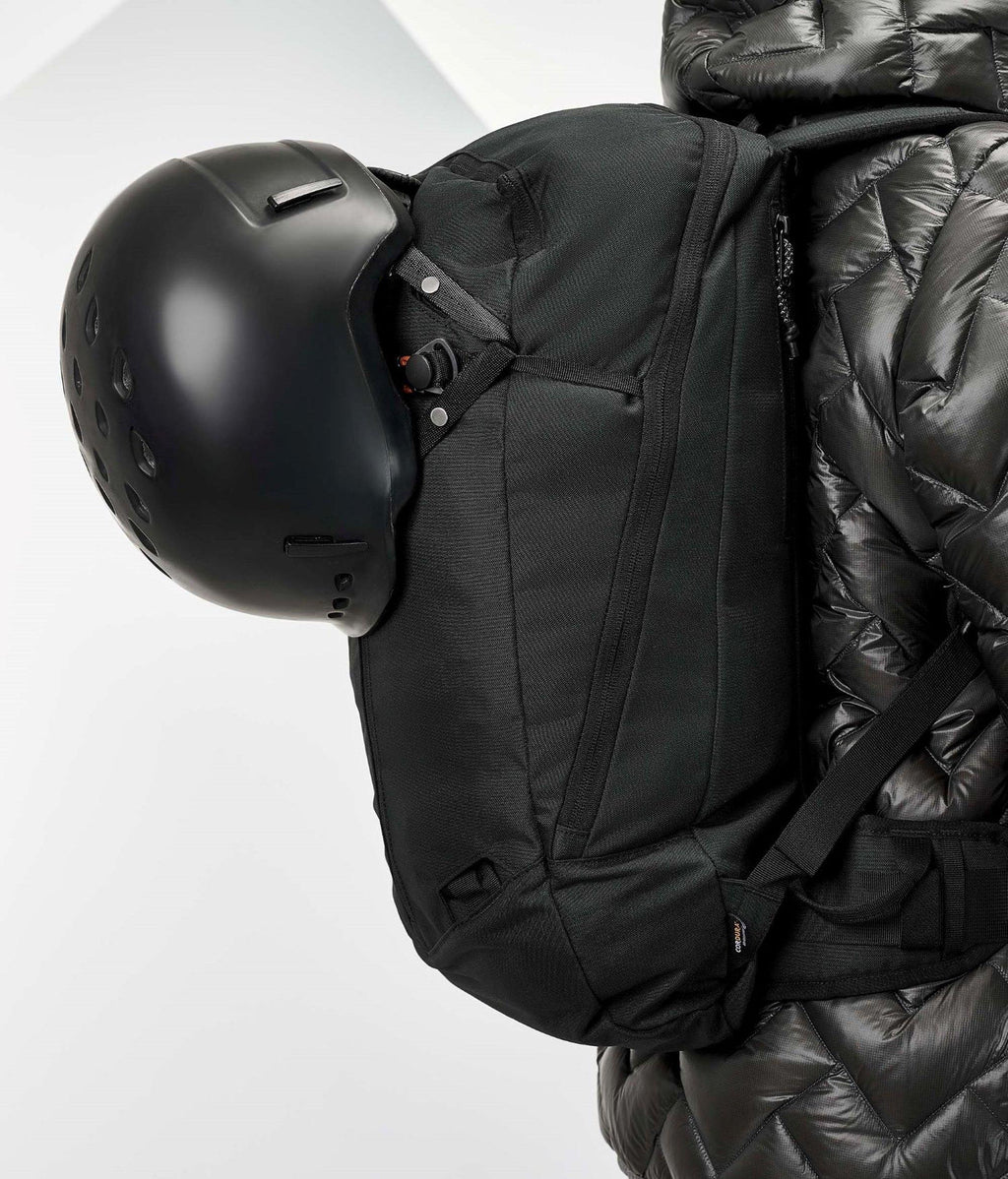 Dorsa 22L Backpack - Black / White